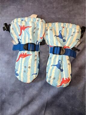 Jan & jul stay on mittens